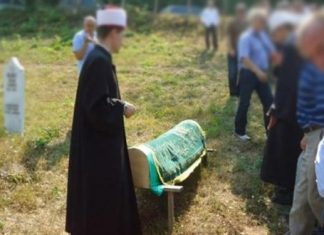 DOGAĐAJ NA DŽENAZI KAKAV SE NE PAMTI: Efendija i svi prisutni ostali u ŠOKU
