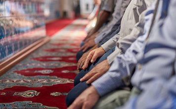 Želiš li biti svjetiljka koja hoda po zemlji, obavljaj namaz