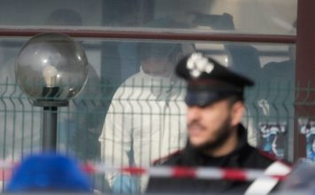 Majka skočila sa krova, u rukama držala dijete (6): Pali sa visine od 30 metara, pronađena oproštajna poruka