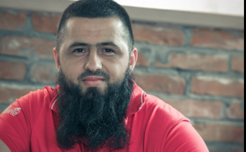Sead Bihorac, vlasnik pekare dijeli besplatan hljeb: Cilj mi je da nema gladnih