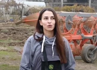 Ujutro na fakultetu, popodne na njivi: Ova studentica vozi traktor, ore i uspješno polaže ispite