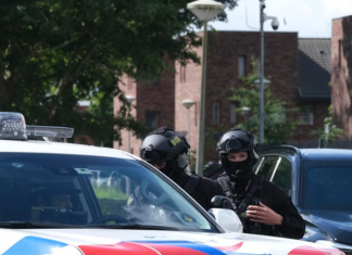 MUŠKARAC POZVAO POLICIJU I TRAŽIO POMOĆ, PA RANIO SEDAM POLICAJACA Borba sa specijalcima trajala satima: Na kraju pronađen mrtav u stanu