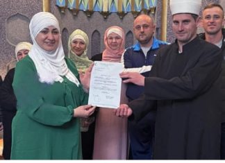 Dirljiv trenutak u Cazinu: Dušanka Jovanović primila islam i uzela ime Emina