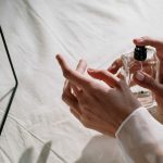 parfem-pexels-4659794-e1670336905452-1