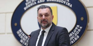 SNSD-ov prijedlog za smjenu Konakovića osuđen na propast: Zašto Čović spašava one što ‘sve dublje tonu i njega vuku sa sobom’ - featured image