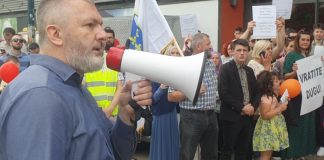 POTPUNI DEBAKL: Evo koliko je osoba krenulo s Musom na skup u Široki Brijeg - featured image