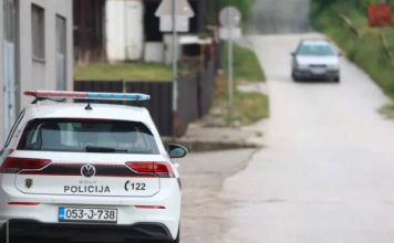 Horor u BiH: Dječak (5) uzeo pušku i pucao – metak završio u sestri! Horor u BiH: Dječak (5) uzeo pušku i pucao – metak završio u sestri! - featured image