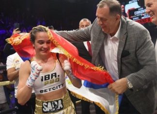NEČUVENO: Nakon boksačkog meča u Banjoj Luci, Milorad Dodik odmah utrčao u ring i uzeo… NEČUVENO: Nakon boksačkog meča u Banjoj Luci, Milorad Dodik odmah utrčao u ring i uzeo… - featured image