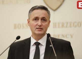 VANREDNO OBRAĆANJE DENISA BEĆIROVIĆA: “Svakome ko nasrne na državu biće snažno odgovoreno, Dodik i njegova grupa će s snositi krivičnu i političku odgovornost” VANREDNO OBRAĆANJE DENISA BEĆIROVIĆA: “Svakome ko nasrne na državu biće snažno odgovoreno, Dodik i njegova grupa će s snositi krivičnu i političku odgovornost” - featured image