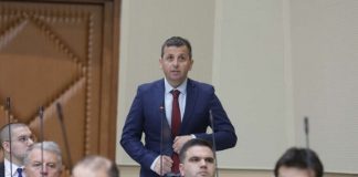 NEBOJŠA VUKANOVIĆ IMA SAMO JEDNU DILEMU: “Ko će od prelivoda prvi Dodiku zabiti nož u leđa – Stevandić, Tadić, braća Nešić…?” - featured image