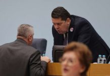 PRIJETIO SA SKUPŠTINSKE GOVORNICE: Pokrenuta istraga protiv Nenada Stevandića zbog izjave “moramo pobiti sve ovo” - featured image