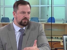 BANDIĆ OTPUSTIO KOČNICE: “Nikšić i Kazaz javno ljube skute notornim fašistima i propagiraju njihove nakaradne ideje!” - featured image