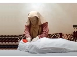 Maloprije sam završila sa gasuljenjem. Uradila sam to sada, po noći, zbog nedostatka vremena. Dvije žene. U gasulhanu su dovezene jedna za drugom… - featured image