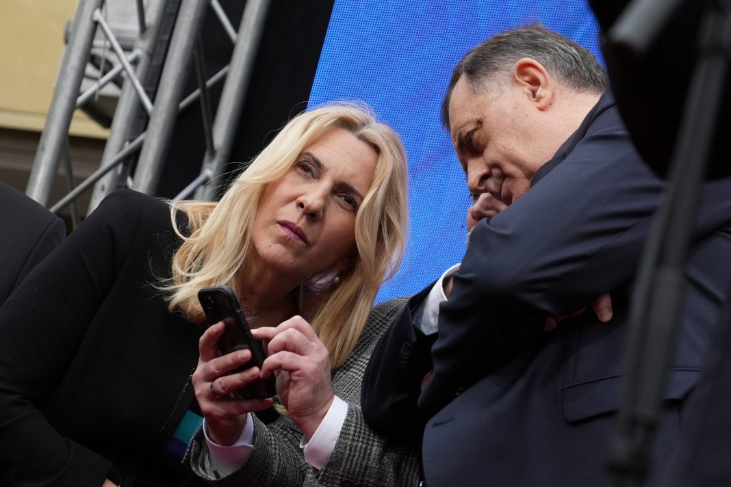 U SNSD-u se vodi rovovska bitka: Amerikanci vide u Cvijanović rješenje problema, Dodik u strahu da izgubi sve gura sina u kandidaturu - featured image