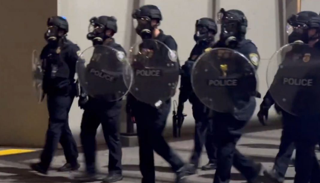 CNN javlja: Situacija prijeti da izmakne kontroli, Trump je poslao trupe u Portland - featured image