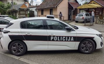 Stravičan slučaj u Bihaću: Sin napao majku nožem, policija ga privela - featured image