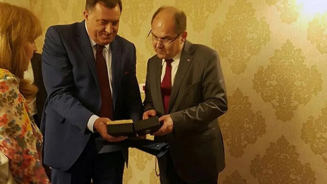 Bez svjetla javnosti: Dodik i Schmidt proteklih mjeseci imali više tajnih sastanaka? - featured image