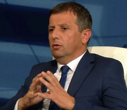 INTERVJU KOJI JE UZNEMIRIO SCENU: Vukanović otkriva razgovore sa Šešeljem i navodne “zagrebačke veze” - featured image