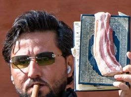 Skandalozno: Stavio komad svinjskog mesa na Kur’an (mushaf) - featured image