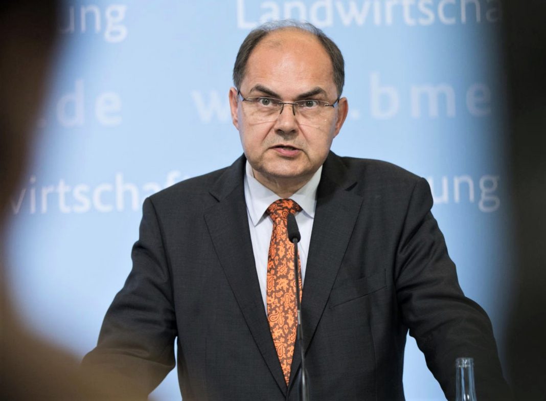 CHRISTIAN SCHMIDT ZA BRITANSKE MEDIJE: Tvrdi da se Balkan može “zapaliti” u trenu, upozorio Britance, evo šta je izjavio… - featured image CHRISTIAN SCHMIDT ZA BRITANSKE MEDIJE: Tvrdi da se Balkan može “zapaliti” u trenu, upozorio Britance, evo šta je izjavio… - featured image