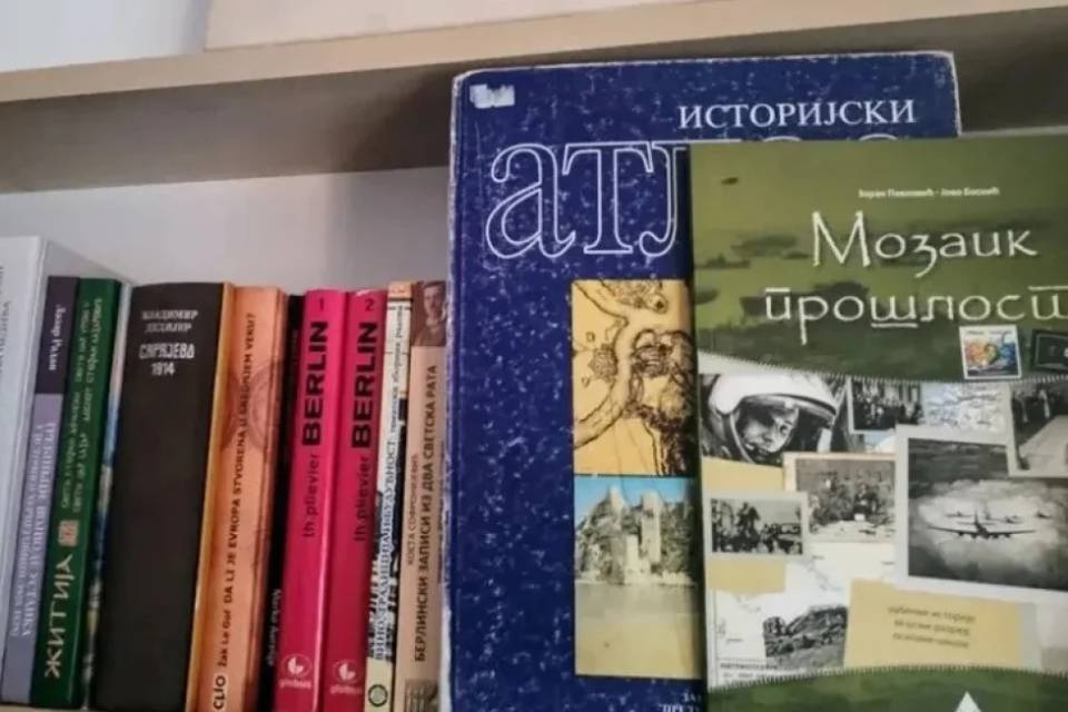 GENOCID U SRBIJANSKIM UDŽBENICIMA: Djeci se sve predstavlja kao humani čin - featured image GENOCID U SRBIJANSKIM UDŽBENICIMA: Djeci se sve predstavlja kao humani čin - featured image