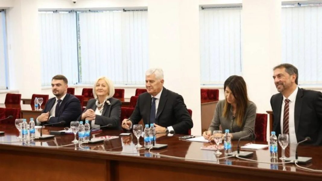 Dodik nenajavljeno u Banjoj Luci dočekao Čovića: Razgovor o budućoj saradnji njihovih stranaka - featured image