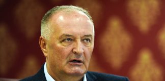 Helez: Je li Vučić prepada Srbe ili sanja da ponovo sa Jevrejskog groblja puca po Sarajevu? - featured image