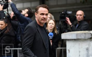 Bešlagić nasmijao anegdotom s Bešlićem: “Siđi bolan dole…” Bešlagić nasmijao anegdotom s Bešlićem: "Siđi bolan dole..." - featured image