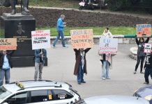 Protesti tokom posjete Ursule von der Leyen: "Cionisti su mračna strana čovječanstva" - featured image