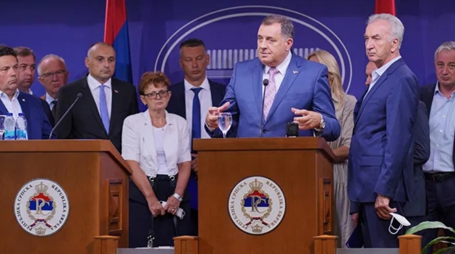 OVAKAV RASKOL U RS-u SE NE PAMTI: Ko je protiv koga u RS – sve je manje jasno, evo i zašto… - featured image OVAKAV RASKOL U RS-u SE NE PAMTI: Ko je protiv koga u RS – sve je manje jasno, evo i zašto… - featured image
