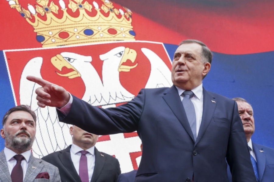 EVO ŠTA SE DESILO IZA ZATVORENIH VRATA: Dodikov veliki izazov Sarajevu pretvorio se u tišinu i povlačenje, je li ovo neočekivani kraj velike priče? - featured image EVO ŠTA SE DESILO IZA ZATVORENIH VRATA: Dodikov veliki izazov Sarajevu pretvorio se u tišinu i povlačenje, je li ovo neočekivani kraj velike priče? - featured image