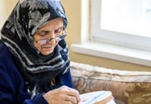 Kao malog, čuvala me nena Zulejha. Često sam je vidio kako klanja, pa sam i ja počeo da isto to radim, iako sam pravoslavac. Evo šta mi je rekla kad je to vidjela! (FOTO) - featured image