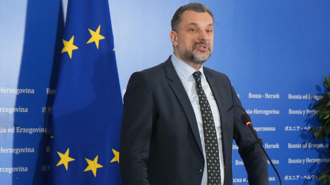 Ne laje cuko sela radi: Konaković stao u principijelnu zaštitu Nikšića, a onda za sve optužio novinare i branio sebe?! - featured image Ne laje cuko sela radi: Konaković stao u principijelnu zaštitu Nikšića, a onda za sve optužio novinare i branio sebe?! - featured image