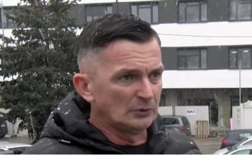 (VIDEO) HOROR NA VELIKOM ODMORU! Roditelj upao u školu i brutalno pretukao djecu: “Padali su kao pokošeni…” Razlog tog čina izazvao lavinu reakcija! (VIDEO) HOROR NA VELIKOM ODMORU! Roditelj upao u školu i brutalno pretukao djecu: “Padali su kao pokošeni…” Razlog tog čina izazvao lavinu reakcija! - featured image