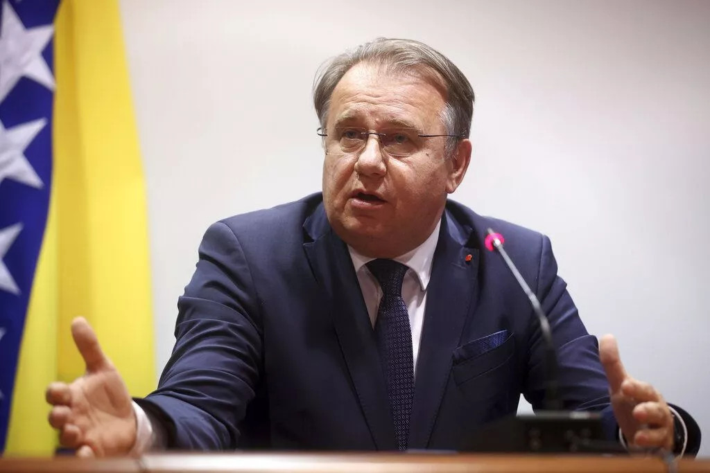 Neočekivani obrat u akciji POSKOK! Nermin Nikšić ostao netaknut akcijom! Evo šta se krije iza svega…. - featured image Neočekivani obrat u akciji POSKOK! Nermin Nikšić ostao netaknut akcijom! Evo šta se krije iza svega…. - featured image