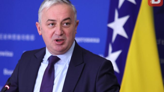 BORENOVIĆ ZATRESAO REPUBLIKU SRPSKU: “Dodik se prije neki dan susreo sa Schmidtom i…!” - featured image BORENOVIĆ ZATRESAO REPUBLIKU SRPSKU: “Dodik se prije neki dan susreo sa Schmidtom i…!” - featured image