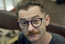 Pogledajte gdje danas živi Damir iz serije “Lud, zbunjen, normalan” (FOTO/VIDEO) Pogledajte gdje danas živi Damir iz serije “Lud, zbunjen, normalan” (FOTO/VIDEO) - featured image