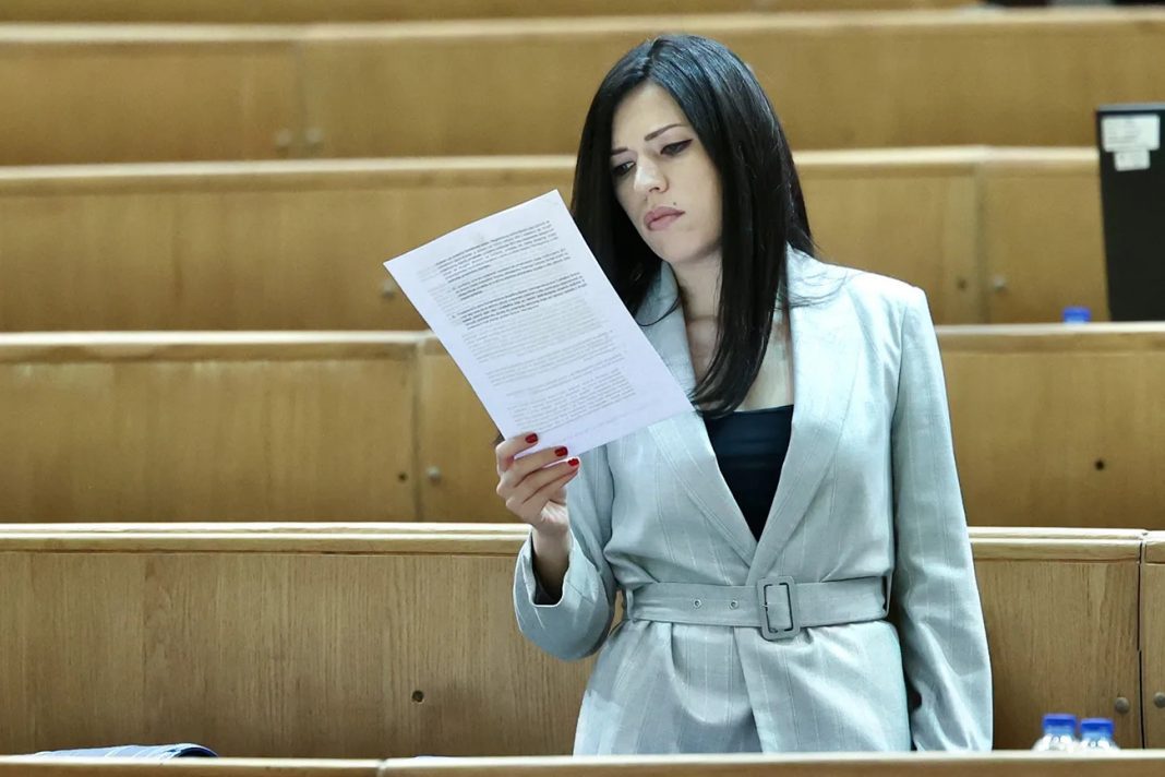 NEOČEKIVAN SAVEZ: Zašto Sanja Vulić ovako vatreno brani … baš sada? - featured image