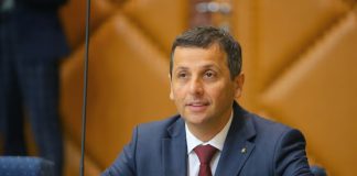 (VIDEO) VUKANOVIĆ NAPRAVIO “SHOW” U SKUPŠTINI RS-a: Oduševio prisutne, neočekivan trenutak u NSRS - featured image