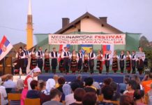 SRBI ODUŠEVILI BOŠNJAKE Nakon što je počeo ezan, KUD iz Srbije stao sa igrom! Pogledajte taj momenat! (VIDEO) - featured image