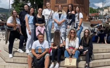 Maturanti iz Srbije došli privatnom ekskurzijom u Sarajevo. “Prof. sociologije nam je dosta lepog govorio o Sarajevu, pa smo odlučili da odemo i vidimo”. (FOTO) - featured image