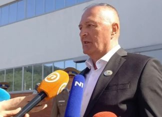 BiH pod opsadom političkih blokada: Helez otvoreno upozorio visokog predstavnika zbog SNSD-a i HDZ-a BiH pod opsadom političkih blokada: Helez otvoreno upozorio visokog predstavnika zbog SNSD-a i HDZ-a - featured image