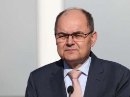 Amerikanci tražili od Šmita da podnese ostavku, on odbio i rekao da o njemu odlučuju Nijemci - featured image