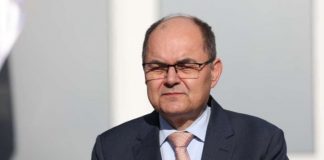 Amerikanci tražili od Šmita da podnese ostavku, on odbio i rekao da o njemu odlučuju Nijemci - featured image