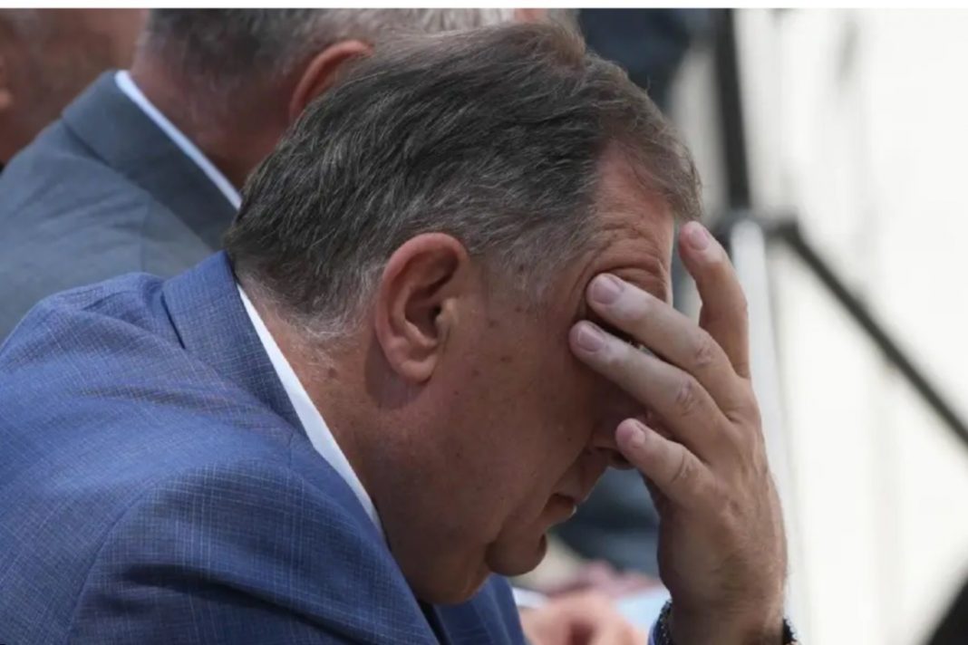 Zahvaljujući Schmidtu, Dodik ostaje predsjednik SNSD-a i u politici je… - featured image