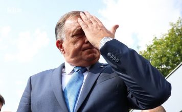 DODIK U PANICI: Vlast u RS-u želi podići kredit kako bi se mogle isplatiti… DODIK U PANICI: Vlast u RS-u želi podići kredit kako bi se mogle isplatiti… - featured image