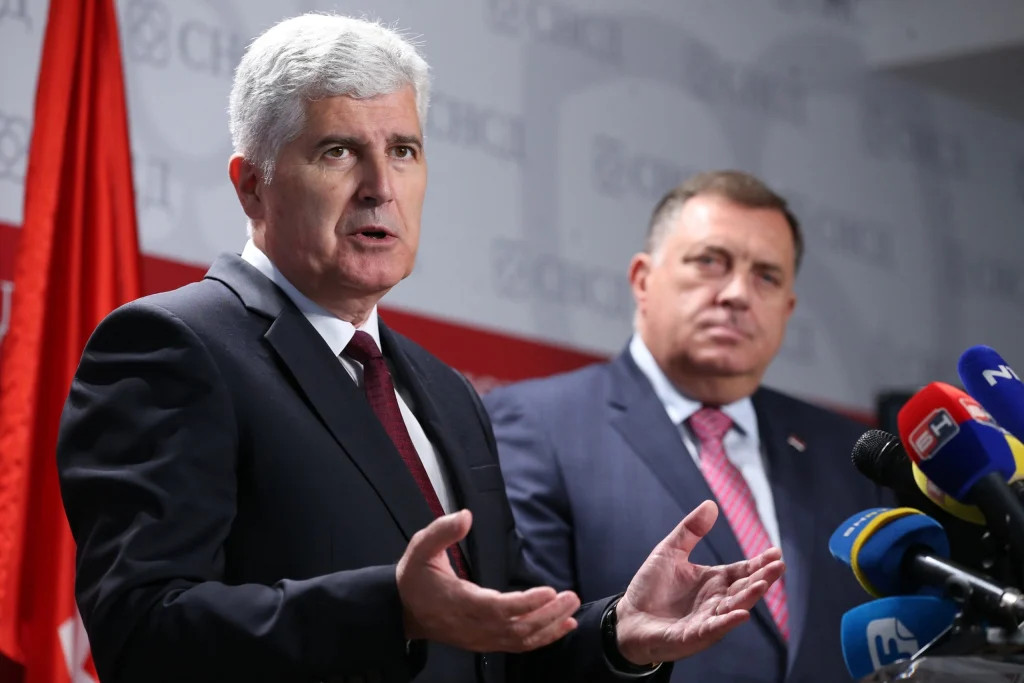 PROFESOR IVO KOMŠIĆ UPOZORAVA: Tvrdi da Dodik i Čović igraju zajedničku partiju protiv… - featured image PROFESOR IVO KOMŠIĆ UPOZORAVA: Tvrdi da Dodik i Čović igraju zajedničku partiju protiv… - featured image