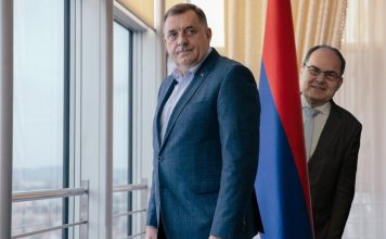 DODIK I SCHMIDT IZA ZATVORENIH VRATA: Šta je sve Dodik obećao Schmidtu? Afera IMOVINA – karta za izlazak iz … - featured image