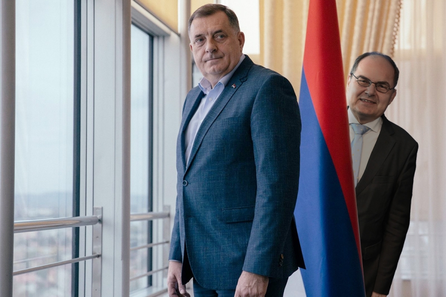 DODIK I SCHMIDT IZA ZATVORENIH VRATA: Šta je sve Dodik obećao Schmidtu? Afera IMOVINA – karta za izlazak iz … - featured image DODIK I SCHMIDT IZA ZATVORENIH VRATA: Šta je sve Dodik obećao Schmidtu? Afera IMOVINA – karta za izlazak iz … - featured image