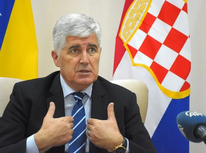 POBUNA U HRVATA: Okreću leđa Čoviću, mora u opoziciju, evo šta se dešava… - featured image POBUNA U HRVATA: Okreću leđa Čoviću, mora u opoziciju, evo šta se dešava… - featured image